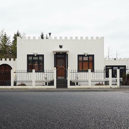 ケプラヴィークLittle White Castleアパートメント エクステリア 写真