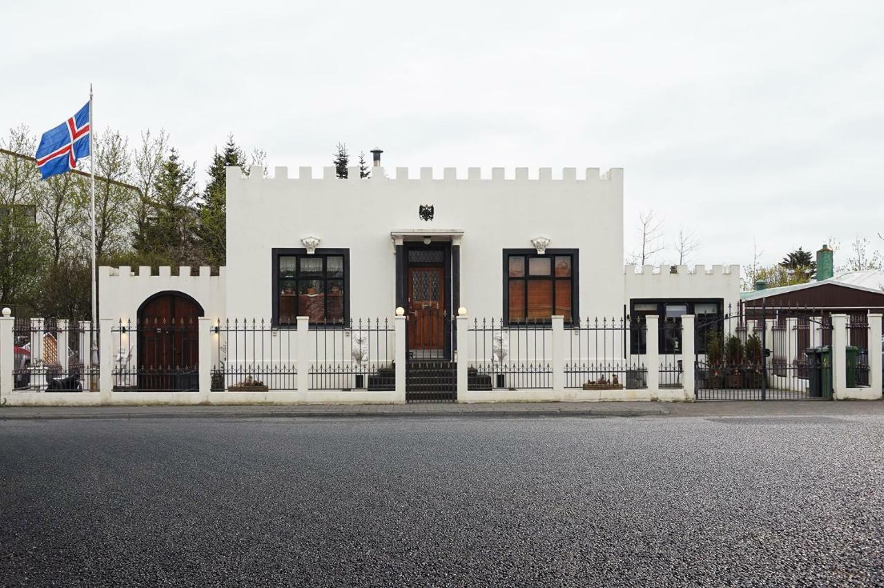 ケプラヴィークLittle White Castleアパートメント エクステリア 写真